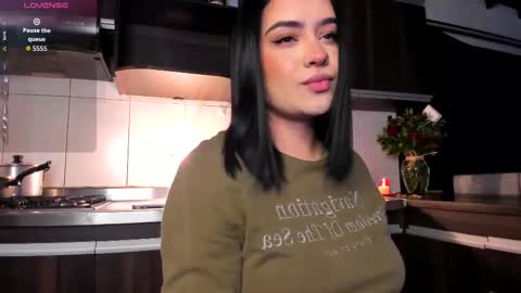 Snapshot of yaky_ chatting on October 1, 2025, 1:00 am Yakeline online show from October 1, 2025, 1:00 am