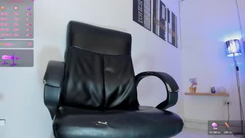 Naomi online show from October 22, 2025, 8:30 pm