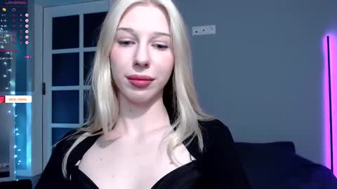 Snapshot of yana_miana chatting on December 3, 2024, 11:13 pm Yana online show from December 3, 2024, 11:13 pm