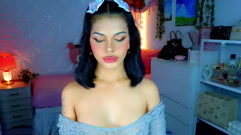 YANG AUDREY LONE online show from November 25, 2025, 3:06 am