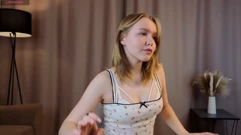 Kate online show from October 19, 2025, 3:01 pm