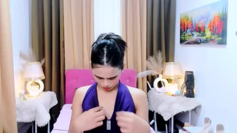 Yanna online show from November 7, 2025, 3:12 pm