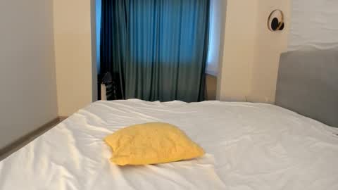 Yana online show from November 13, 2025, 5:28 am