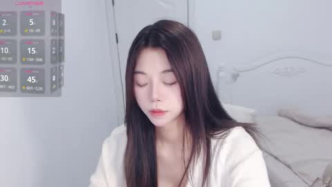 yaoyaoliu online show from April 12, 2026, 2:11 pm