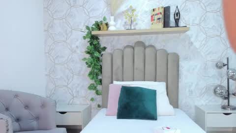 Yara online show from October 4, 2025, 8:51 pm