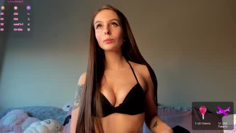 Snapshot of yaraliebe chatting on January 17, 2025, 12:42 pm Yara online show from January 17, 2025, 12:42 pm