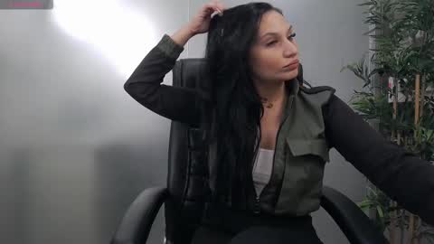 Snapshot of yaraxcox chatting on November 21, 2025, 5:17 am Yara online show from November 21, 2025, 5:17 am