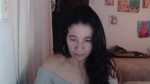 yasmin_love85 online show from October 21, 2025, 3:57 pm