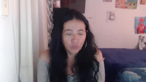 Snapshot of yasmin_love85 chatting on May 25, 2026, 3:18 pm yasmin_love85 online show from May 25, 2026, 3:18 pm