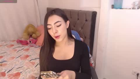 Snapshot of yasminsmith_ chatting on March 8, 2025, 3:35 pm Yasmin online show from March 8, 2025, 3:35 pm