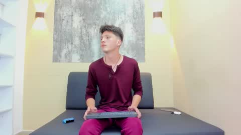 Yatson online show from March 26, 2026, 7:41 pm