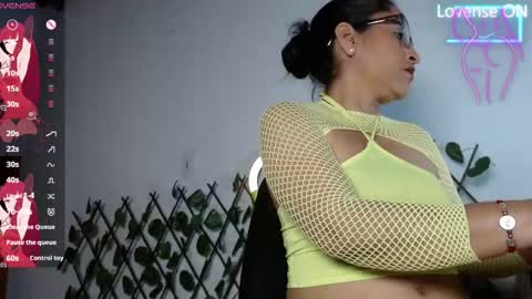 yaya____ online show from March 2, 2026, 10:16 pm