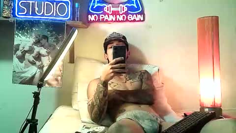 yeisoncastellanos1999 online show from November 27, 2025, 9:55 am