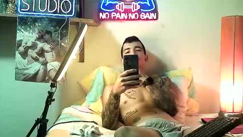 yeisoncastellanos1999 online show from December 18, 2025, 8:42 am