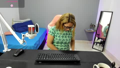 yelena03 online show from January 16, 2025, 8:25 pm