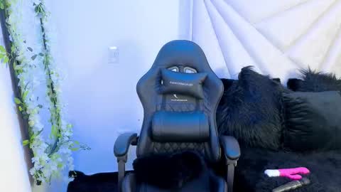 Yeli Amber online show from February 20, 2026, 2:41 am