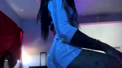 Snapshot of yelladaniella chatting on October 5, 2025, 2:59 pm Ella Ts online show from October 5, 2025, 2:59 pm