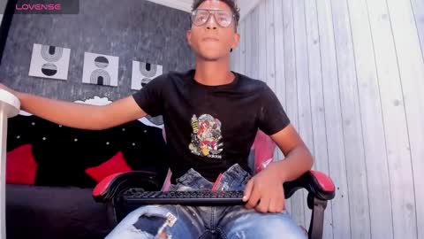 Snapshot of yeps_pluss chatting on October 10, 2025, 10:31 pm M O R E N O online show from October 10, 2025, 10:31 pm