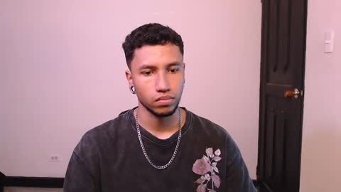 Snapshot of yerfon_s1 chatting on December 29, 2024, 2:06 am Yeff ind. model online show from December 29, 2024, 2:06 am