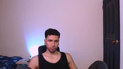 Snapshot of yerfon_s1 chatting on January 14, 2025, 12:33 am Yeff ind. model online show from January 14, 2025, 12:33 am