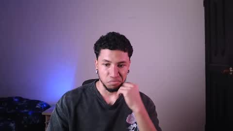 Snapshot of yerfon_s1 chatting on March 7, 2025, 10:21 pm Yeff ind. model online show from March 7, 2025, 10:21 pm