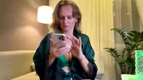 Snapshot of yes_mommy_zlata chatting on September 10, 2025, 6:41 pm Zlata online show from September 10, 2025, 6:41 pm