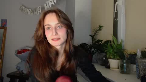 Snapshot of yes_to_heaven chatting on February 14, 2025, 9:43 pm Zoe online show from February 14, 2025, 9:43 pm