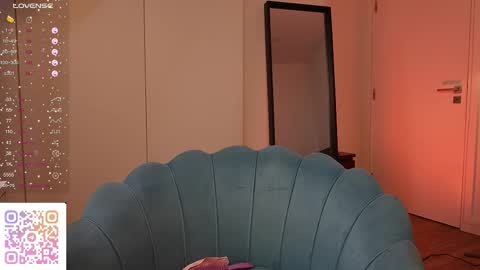 Kiki online show from December 21, 2025, 3:08 pm