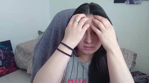 yessica_gomez01 online show from February 4, 2026, 9:20 pm