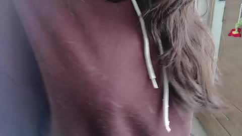 Snapshot of yessica_gomez01 chatting on May 7, 2026, 9:42 pm yessica_gomez01 online show from May 7, 2026, 9:42 pm