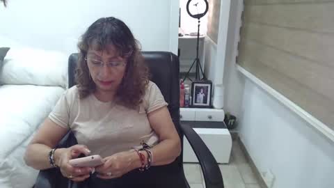 Snapshot of yessilatin chatting on December 6, 2024, 10:52 pm jessy online show from December 6, 2024, 10:52 pm