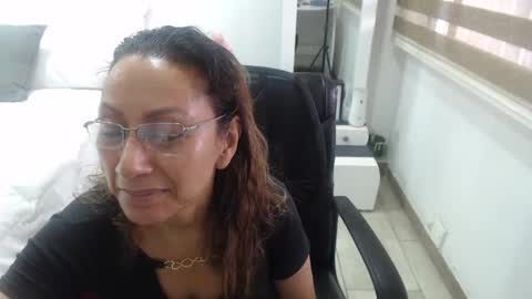 Snapshot of yessilatin chatting on December 15, 2024, 5:53 pm jessy online show from December 15, 2024, 5:53 pm
