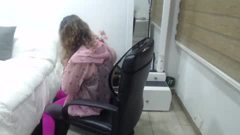 Snapshot of yessilatin chatting on December 17, 2024, 12:12 am jessy online show from December 17, 2024, 12:12 am