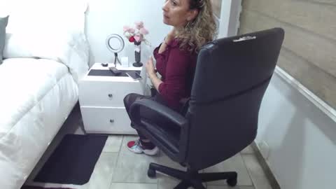 Snapshot of yessilatin chatting on February 14, 2025, 1:23 am jessy online show from February 14, 2025, 1:23 am