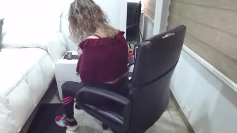 Snapshot of yessilatin chatting on February 16, 2025, 1:36 am jessy online show from February 16, 2025, 1:36 am