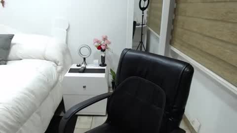 Snapshot of yessilatin chatting on February 20, 2025, 2:51 am jessy online show from February 20, 2025, 2:51 am