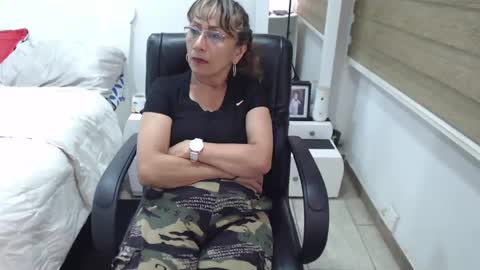Snapshot of yessilatin chatting on February 22, 2025, 1:11 am jessy online show from February 22, 2025, 1:11 am