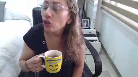 Snapshot of yessilatin chatting on March 1, 2025, 4:33 pm jessy online show from March 1, 2025, 4:33 pm