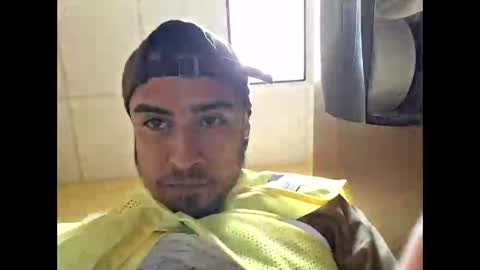 yezzi_1997 online show from October 18, 2025, 1:30 am