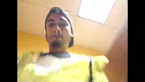yezzi_1997 online show from October 21, 2025, 2:12 am