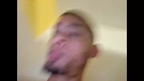 yezzi_1997 online show from February 1, 2026, 9:02 pm