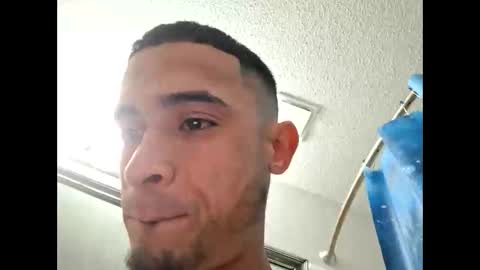 yezzi_1997 online show from May 30, 2026, 5:04 am