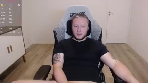 Snapshot of yhdxhy chatting on October 18, 2025, 8:31 pm James online show from October 18, 2025, 8:31 pm