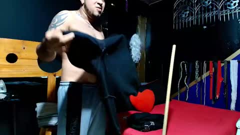 yingandyangg online show from February 18, 2026, 5:53 pm