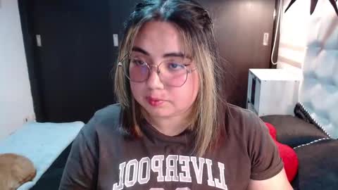 hii i am yini online show from March 9, 2026, 1:09 am