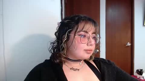 hii i am yini online show from March 16, 2026, 3:12 am