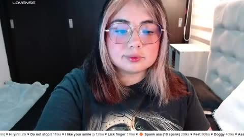 hii i am yini online show from April 17, 2026, 2:47 am