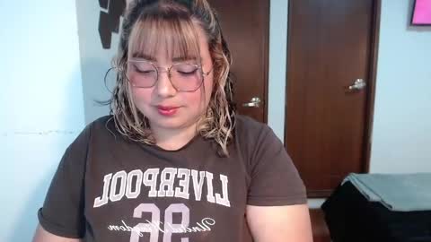 hii i am yini online show from May 25, 2026, 11:11 pm
