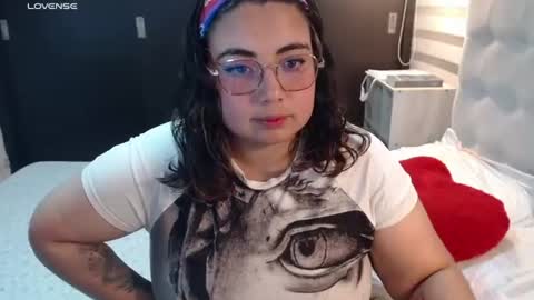 hii i am yini online show from June 26, 2026, 4:06 am