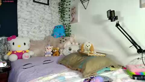 Snapshot of yiyii9 chatting on June 25, 2026, 12:42 pm yiyii9 online show from June 25, 2026, 12:42 pm